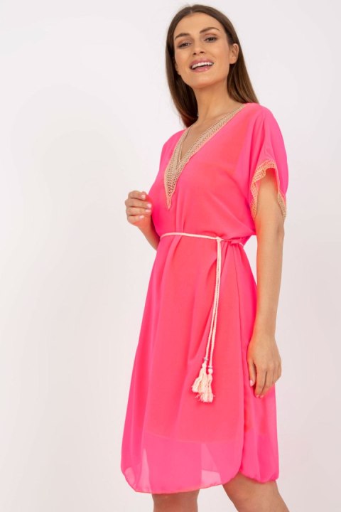 Sukienka Model DHJ-SK-1508.12 Fluo Pink - Italy Moda Sukienka Model DHJ-SK-1508.12 Fluo Pink - Italy Moda