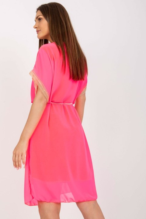 Sukienka Model DHJ-SK-1508.12 Fluo Pink - Italy Moda Sukienka Model DHJ-SK-1508.12 Fluo Pink - Italy Moda