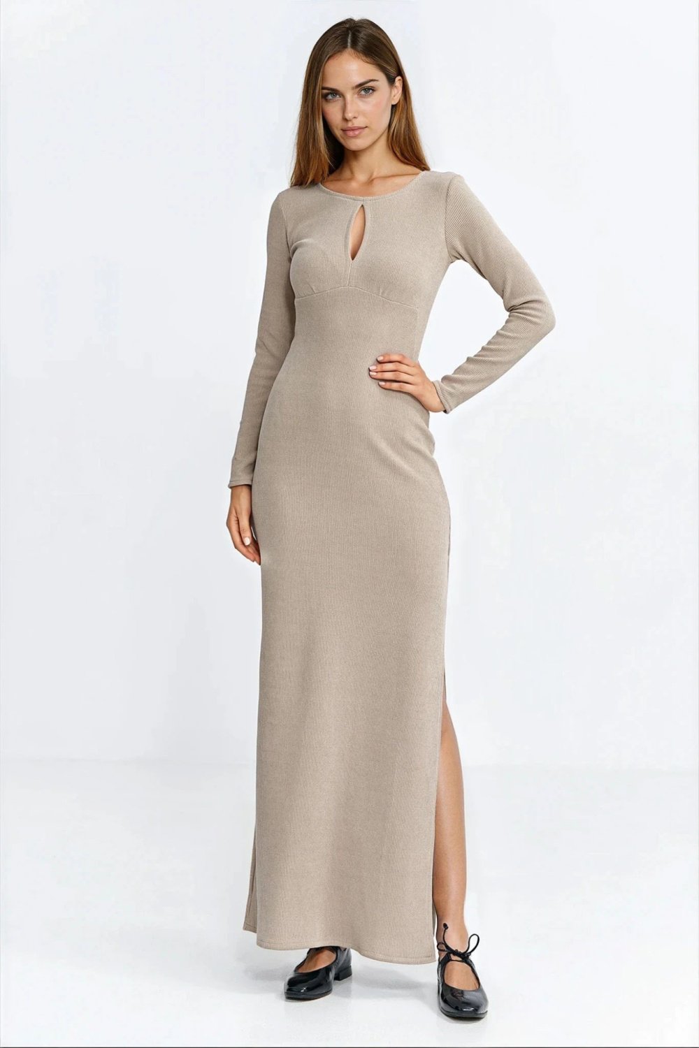 Sukienka maxi z łezką na dekolcie S283 Beige - Nife